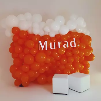 Murad Logo on Balloons